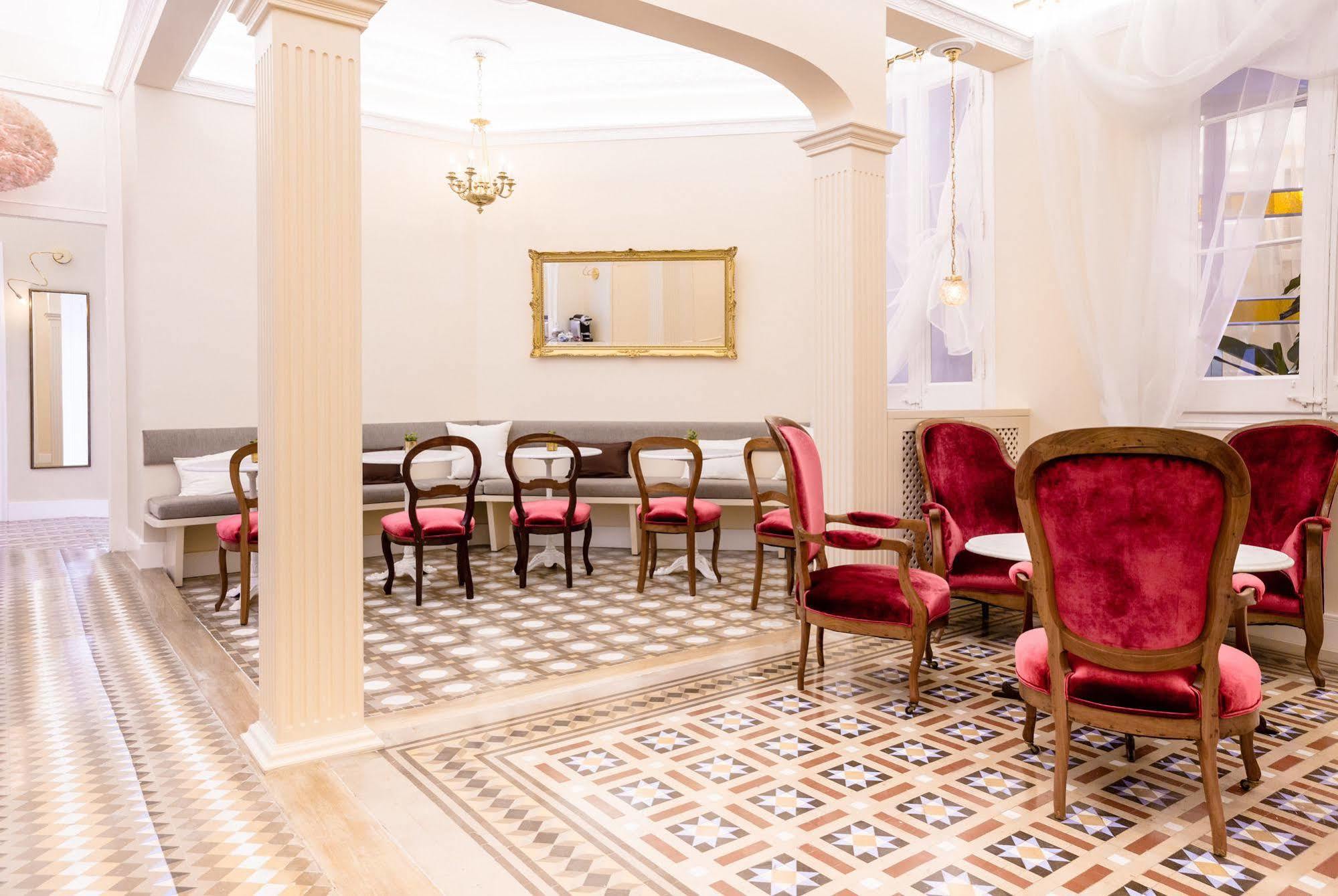 Anakena House Bed & Breakfast Barcelona Exterior photo
